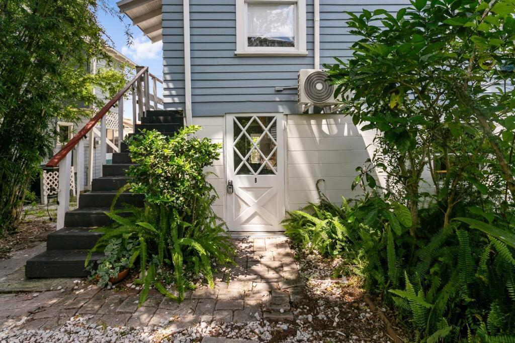 That 70'S Themed Apt Close To Coffee, Food + Shops Tampa Exterior photo
