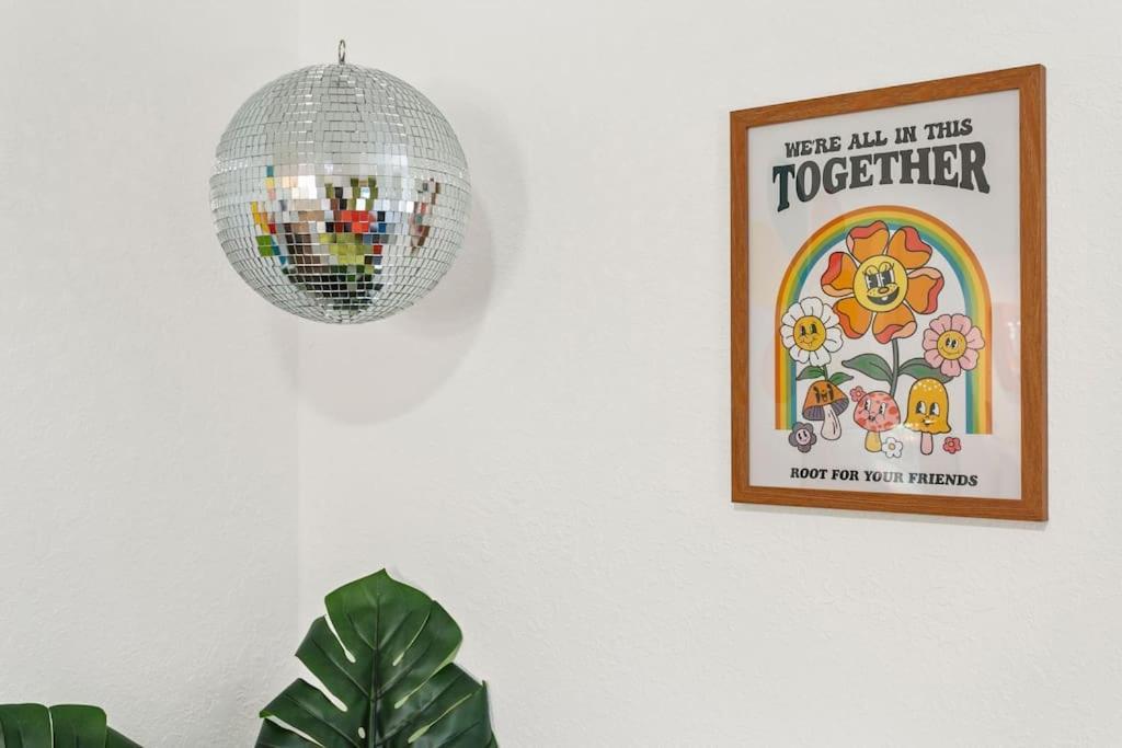 That 70'S Themed Apt Close To Coffee, Food + Shops Tampa Exterior photo